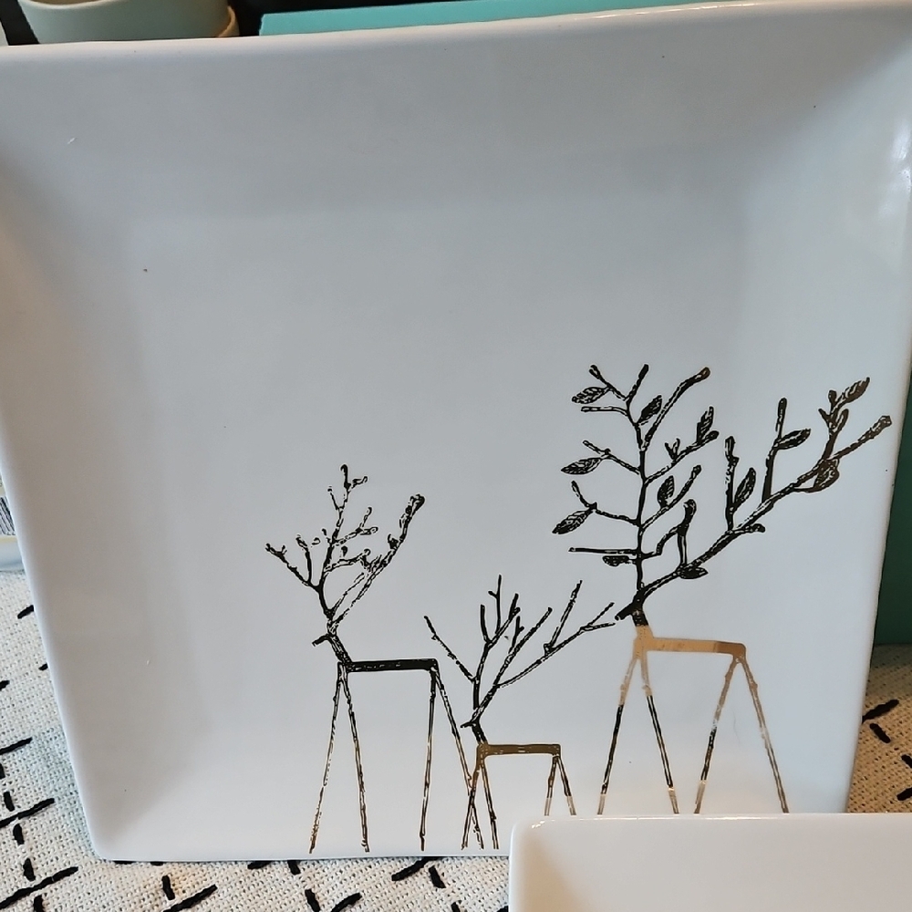 Set of Large White Square Plates with Gold Reindeer Design - Picture 3 of 15
